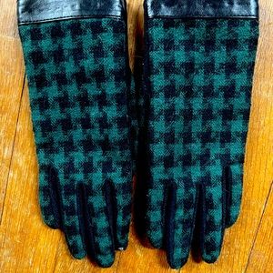 Women’s Houndstooth Gloves